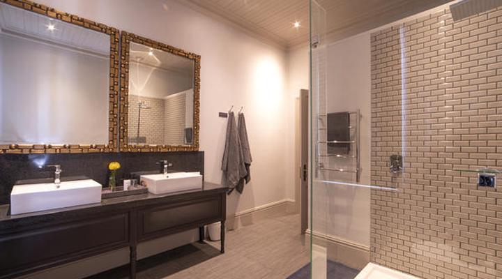 La Fontaine Guest House