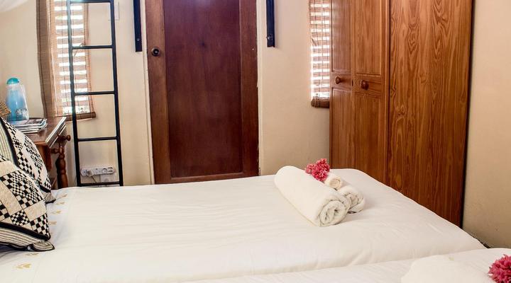 Sunset Lodge & Safaris