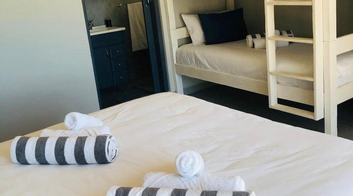 Coral Tides - 18 Sleeper