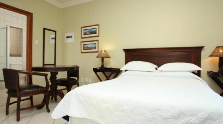 12 on Hillel Guest Manor