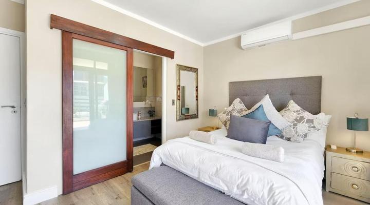 907 Quayside Apartment