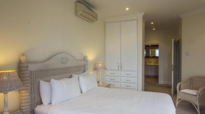 203 Oyster Quays