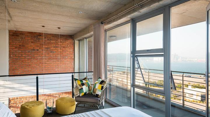 The Bond Square by HostAgents