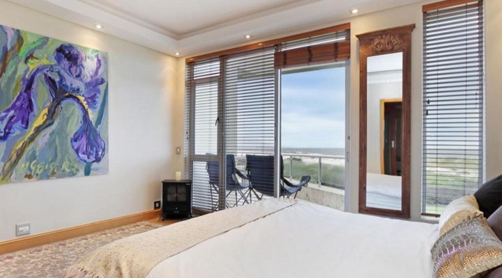 Dolphin Beach E5
