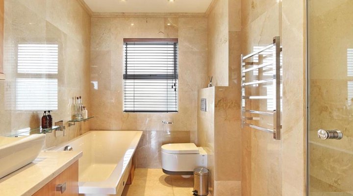 Dolphin Beach E5