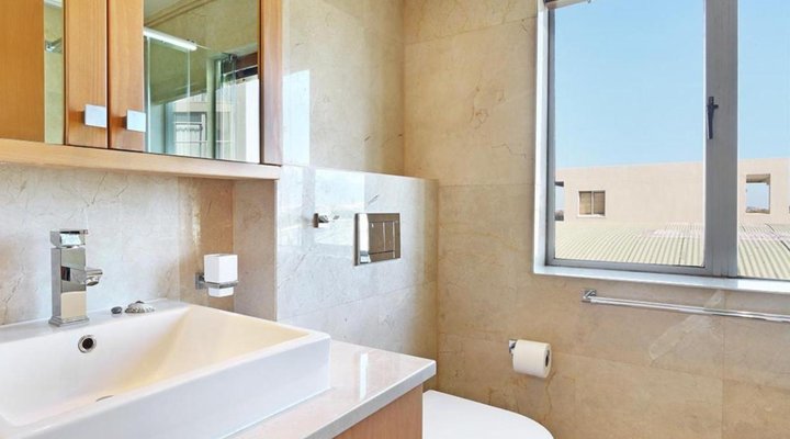 Dolphin Beach E5