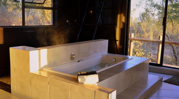 Thulani Game Lodge & Eco Estate