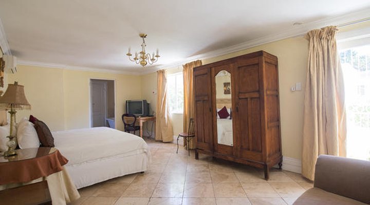 Cricklewood Manor Boutique Hotel