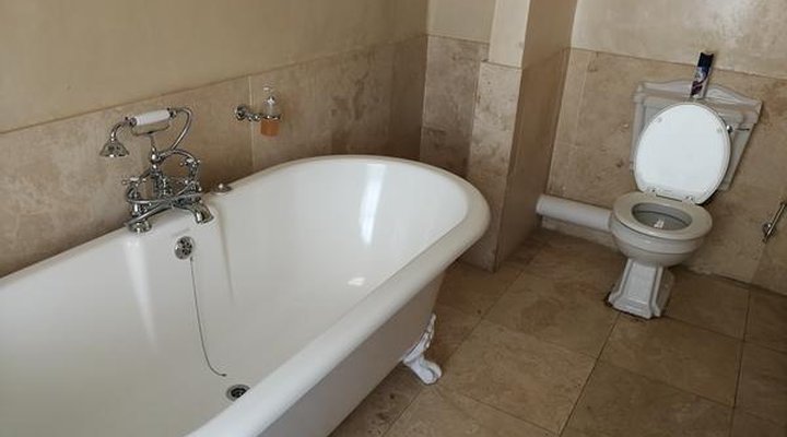 Cricklewood Manor Boutique Hotel