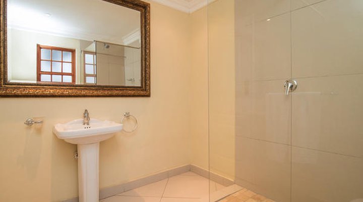 Cricklewood Manor Boutique Hotel