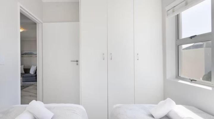 22 Big Bay Beach Club, Bloubergstrand