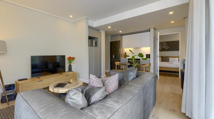 7 on Bantry: Luxury Residence - 305