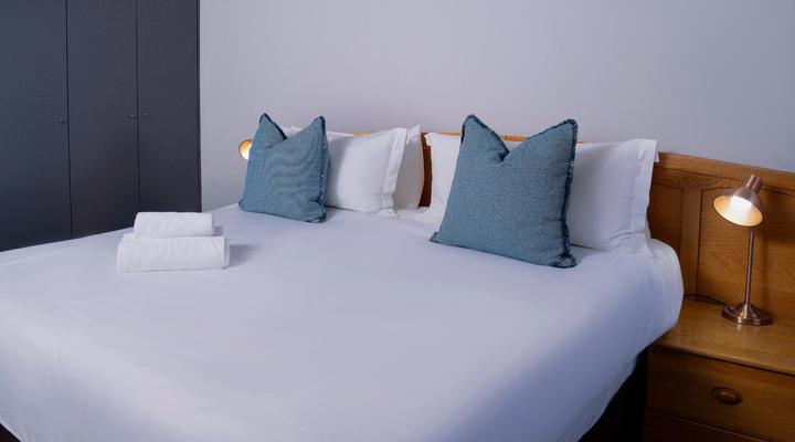 Q's Evander Hotel and Apartments