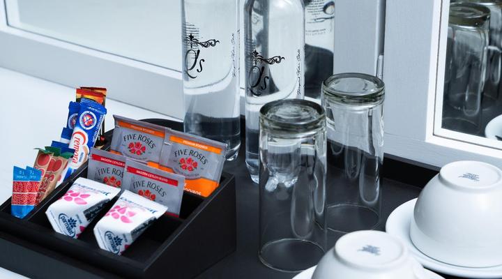 Q's Evander Hotel and Apartments