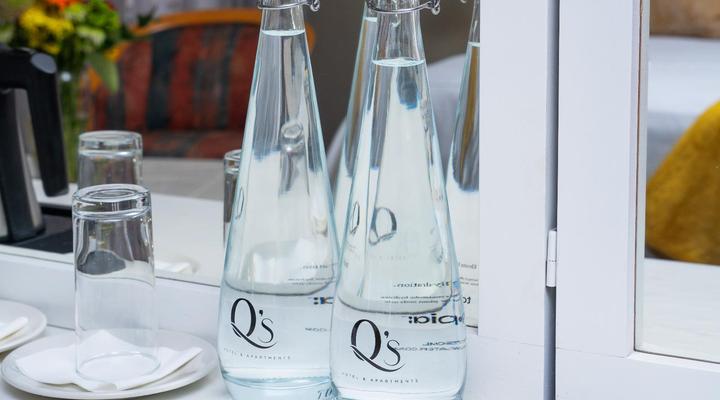 Q's Evander Hotel and Apartments