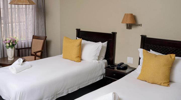 Q's Evander Hotel and Apartments