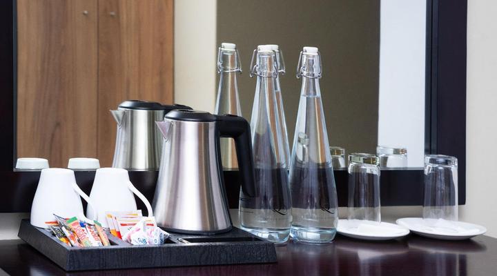 Q's Evander Hotel and Apartments