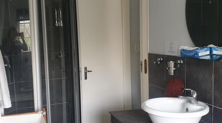 5th Avenue Guest House