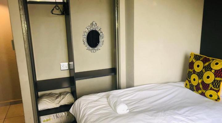 Elephant Springs Hotel & Apartments