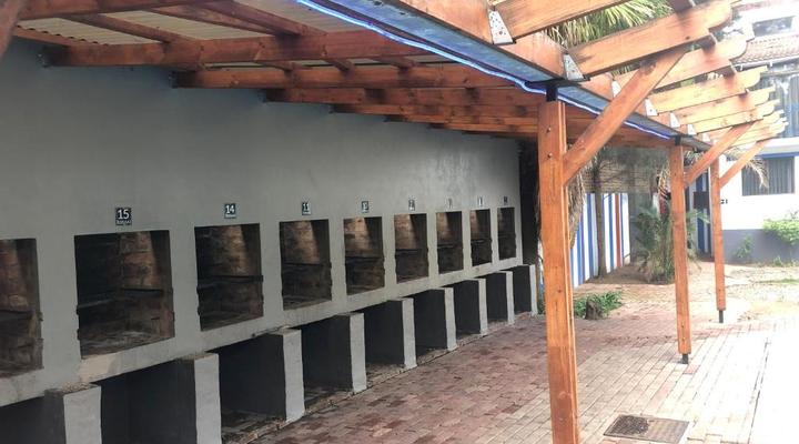 Elephant Springs Hotel & Apartments