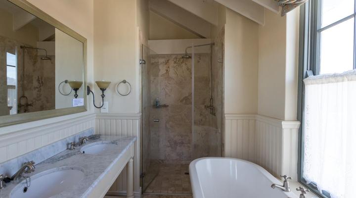 The Majestic Apartment