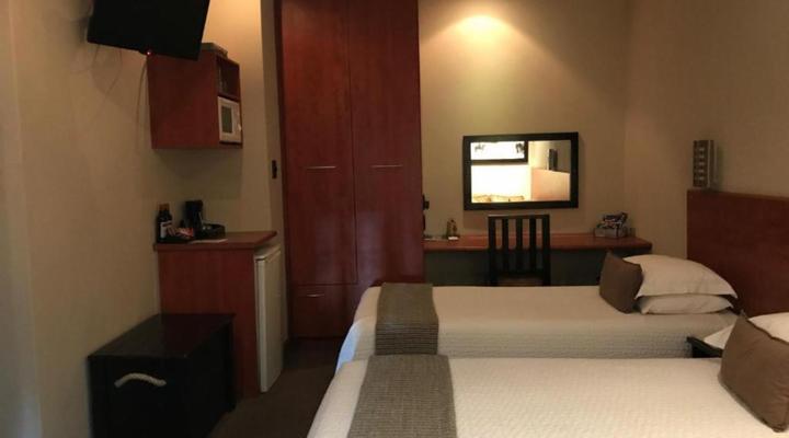 Á La Martha's Airport Guest House