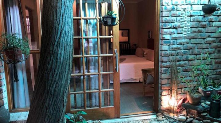 Á La Martha's Airport Guest House