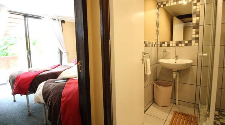 Tube 'n Axe Backpackers Lodge