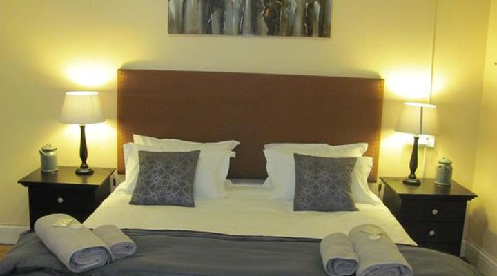 Blue Moon Guesthouse & Restaurant