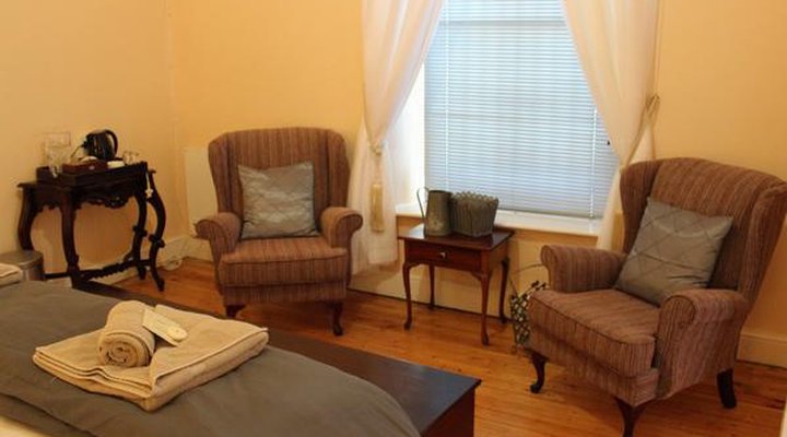 Blue Moon Guesthouse & Restaurant