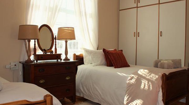 Blue Moon Guesthouse & Restaurant