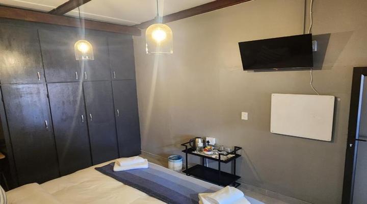 Bo Kamer Guesthouse / Livingwaters Self Catering