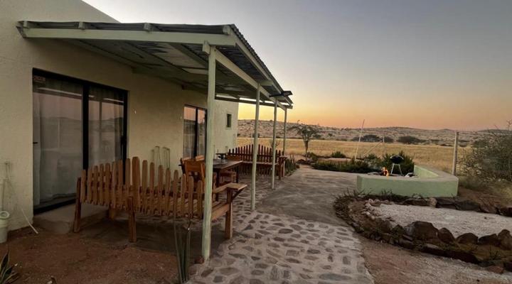 Green Elephant Cottages Uis