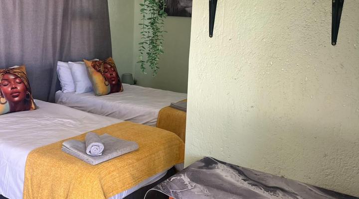 Green Elephant Cottages Uis