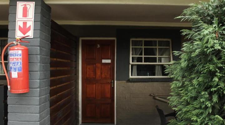 Livingwaters Self-Catering and Lazel Apartments