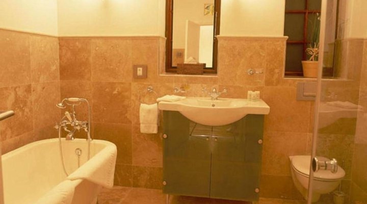 Villa Honeywood Guest House