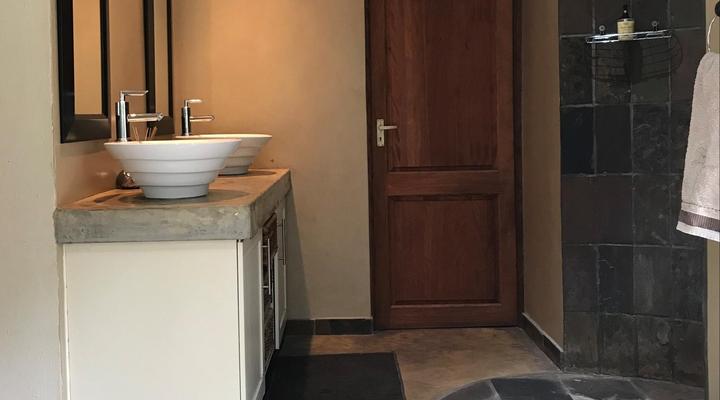 Leadwood Tree Safari Lodge