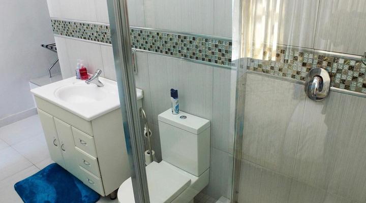 Leonardo's Guest House