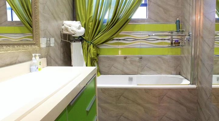 Leonardo's Guest House