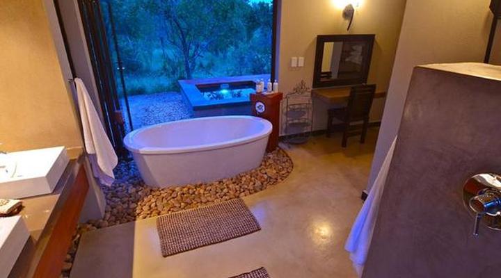 Raptor Retreat Game Lodge