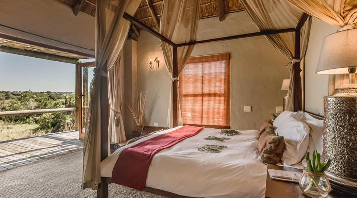 Hlosi Game Lodge - Amakhala Game Reserve