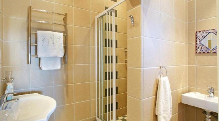 Anchor Bay Guest House