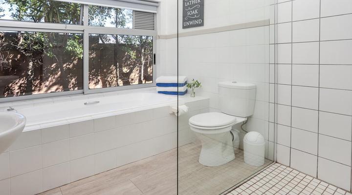 Sixteen Guesthouse on Main