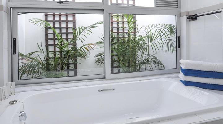 Sixteen Guesthouse on Main