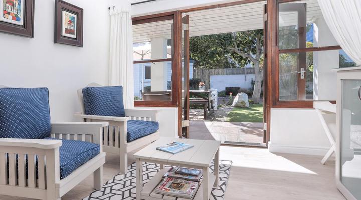 Sixteen Guesthouse on Main