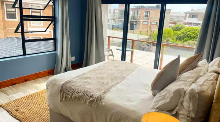 Oppi See Beach House