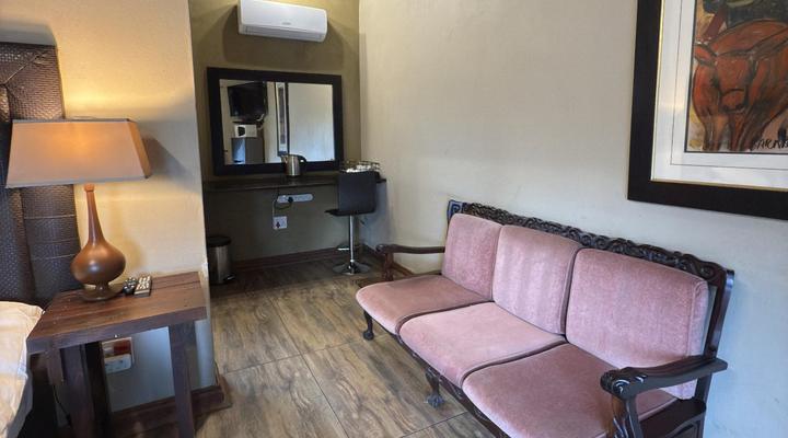 WhyNot Restaurant & Guest Lodge