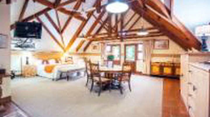 The Woodpecker Inn