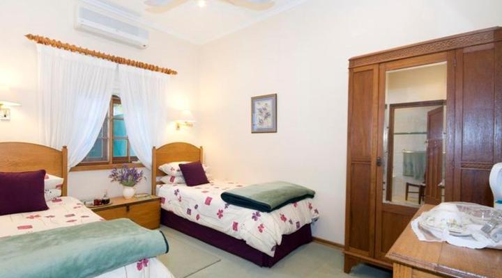 Lupus Den Country House