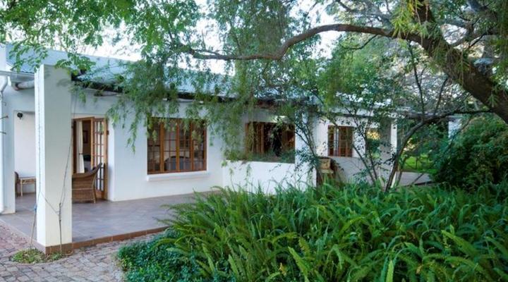 Lupus Den Country House